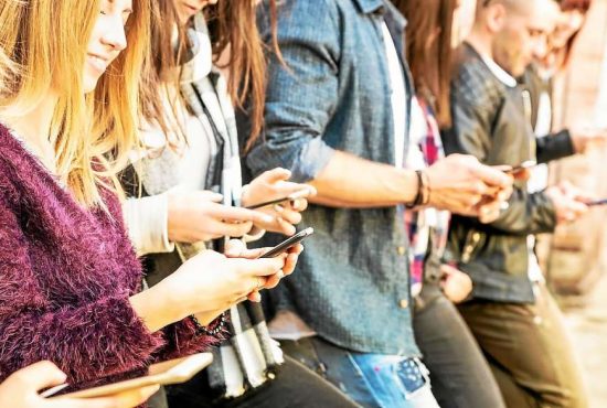 7 droguri tari care te ajută să scapi de dependența de smartphone