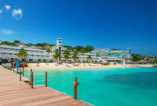 Pregătește-te de vacanță! Top 7 destinații în care nu riști să dai peste turiști români