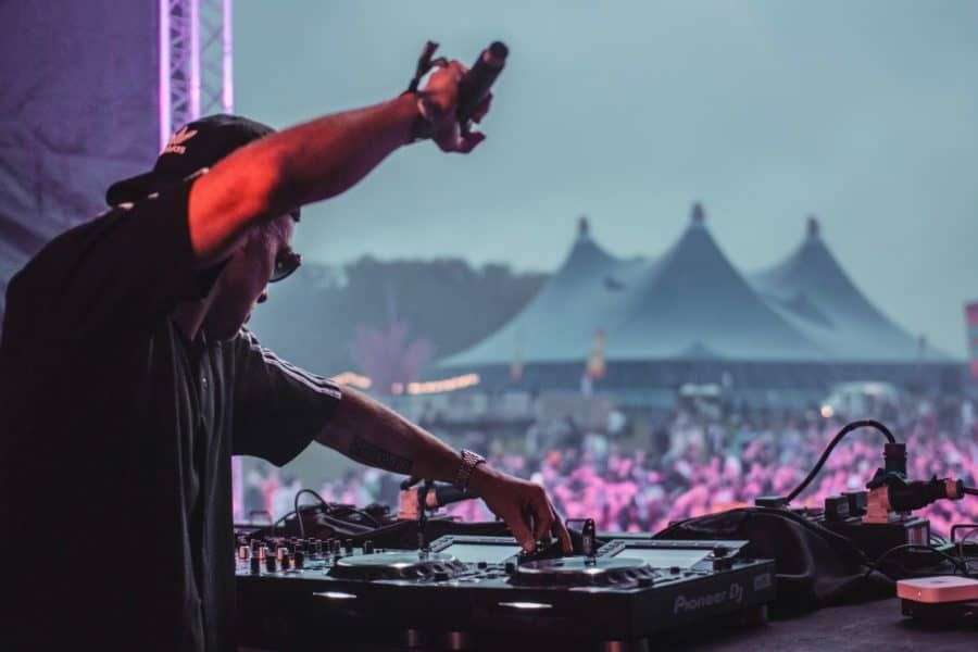 7 lucruri despre DJ-ii români