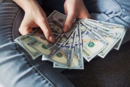 7 metode sigure cu care eviți să-ți ceară prietenii bani împrumut