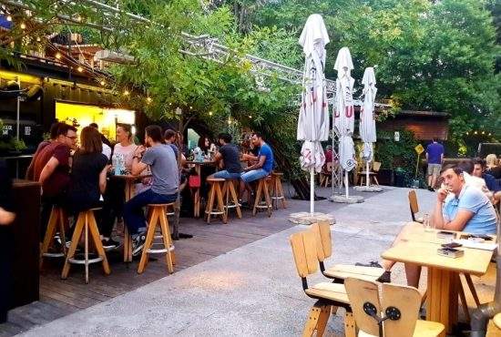 Ce fraier! Patronul clubului Expirat cumpăra pastile din UK, în loc să ceară de la oricine din club