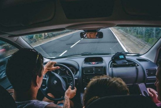 7 lucruri de care să nu uiți când pleci cu mașina la drum lung