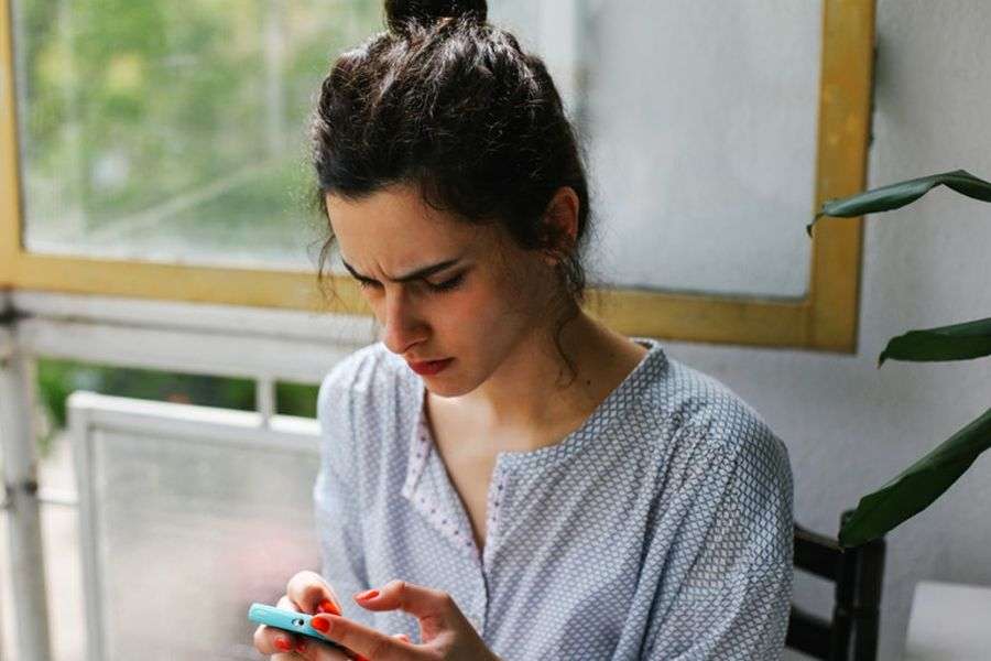 Cum îți dai seama că telefonul îți este ascultat. 7 metode verificate!