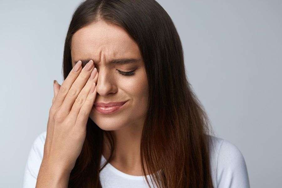 7 motive pentru care ți se zbate ochiul