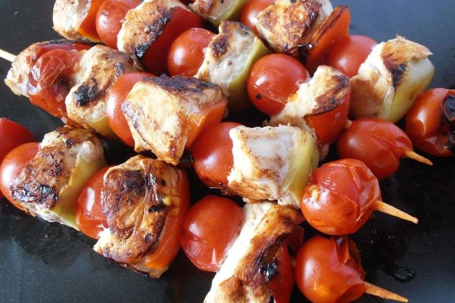 7 mâncăruri care ar putea fi servite pe băț