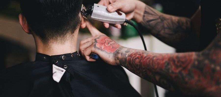 Românii vor primi vouchere de frizerie și salon, ca să nu fie și săraci și urâți