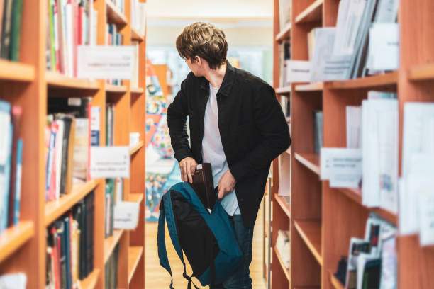 Cea mai citită carte anul acesta a fost ”Cum să furi cărți de la Bookfest”, de Decebal Popescu
