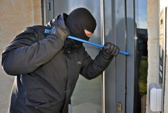 7 mesaje mai eficiente decât ”Câine rău”, numai bune de speriat hoții