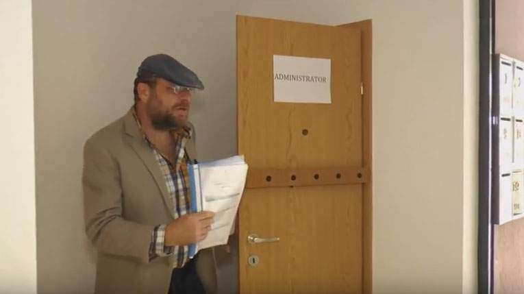 Cele 7 faze prin care trece un român după ce i se afișează întreținerea