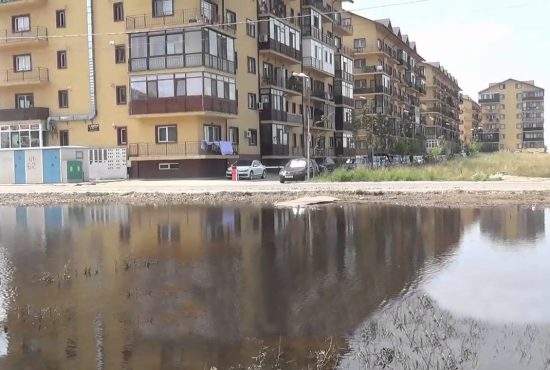 Un inconștient s-a mutat în Militari Residence deși nu știe să înoate