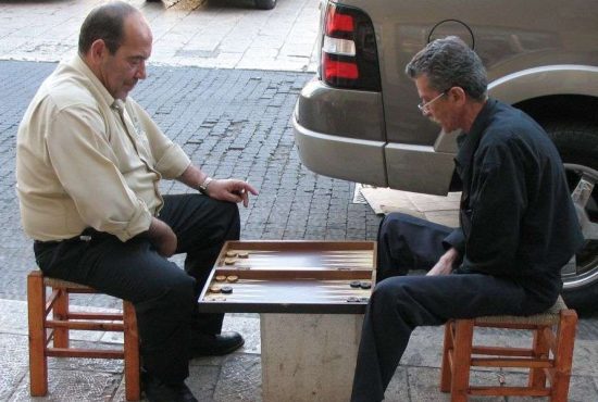 7 lucruri despre cum joacă românii table