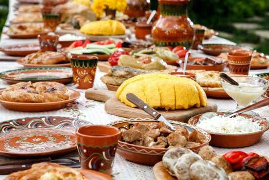 Top 7 alimente care te fac să transpiri și să miroși urât
