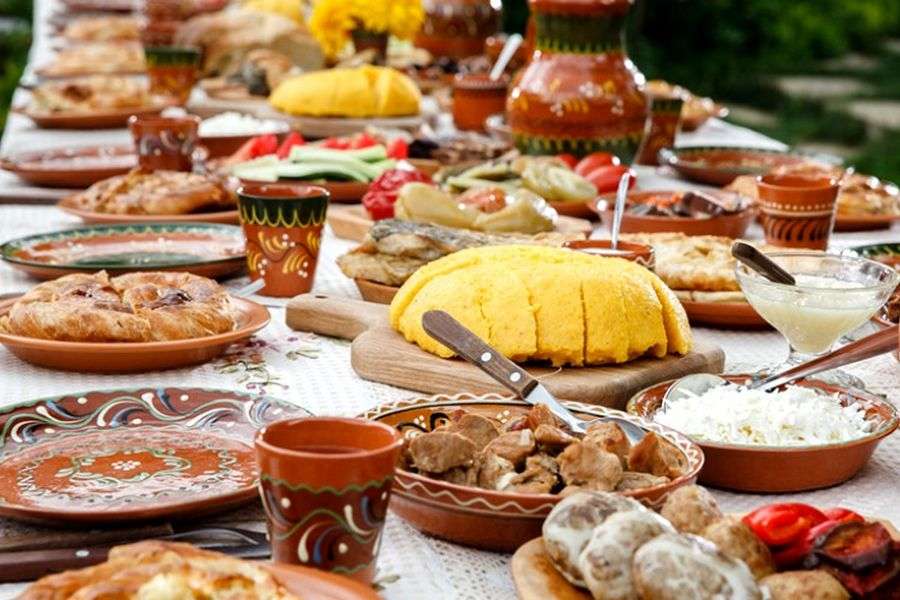 Top 7 alimente care te fac să transpiri și să miroși urât