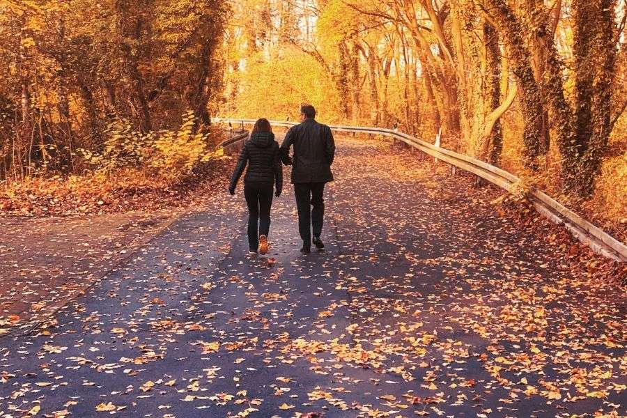 7 avantaje ale mersului pe jos