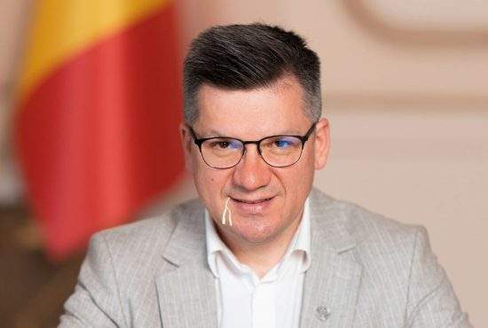 Se dă intelectual, dar Mihai Neamțu încă n-a învățat să se șteargă singur la gură după