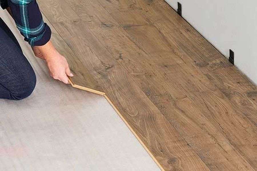 7 pași simpli ca să-ți faci și montezi singur parchetul în casă