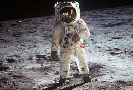 7 alte replici celebre rostite de Neil Armstrong la aselenizare
