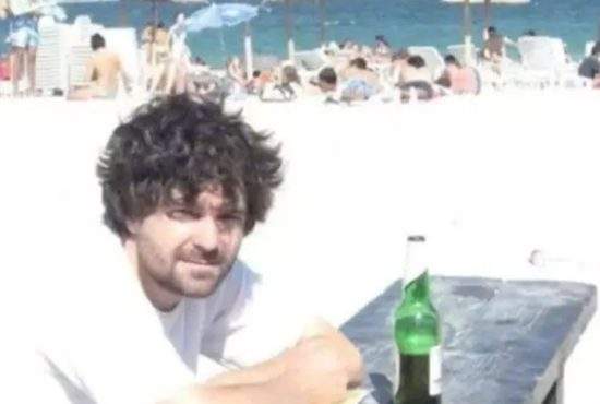 Președintele Nicușor Dan agresat de toți cerșetorii care-i cer o țigară la Stuf