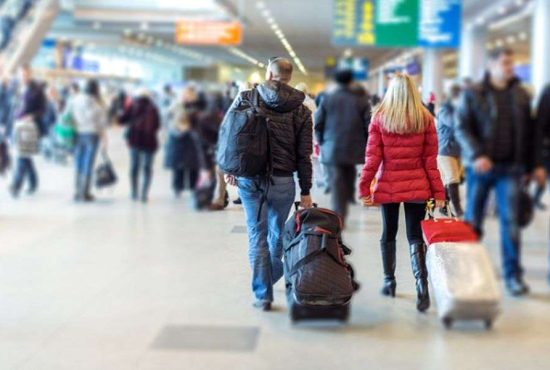 7 indicii ca să recunoști un român în aeroport