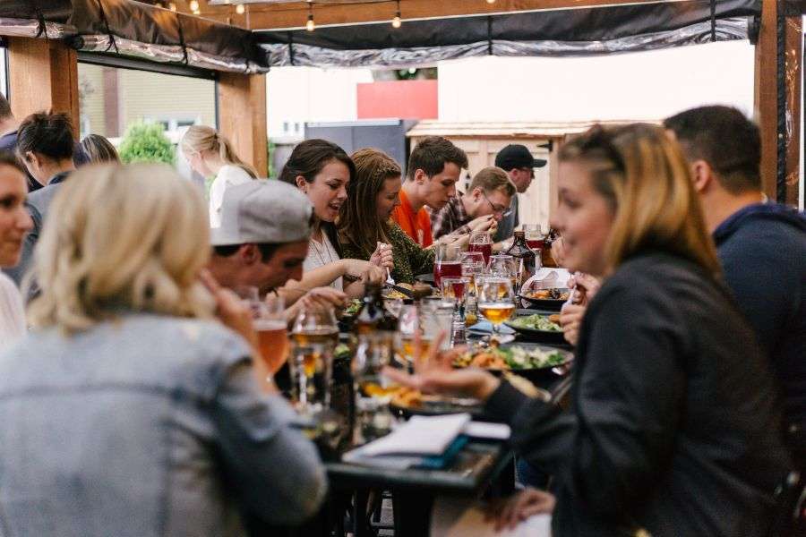 7 indicii că la un restaurant se mănâncă bine
