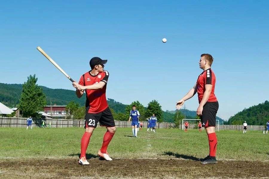 7 asemănări între baseball și oină
