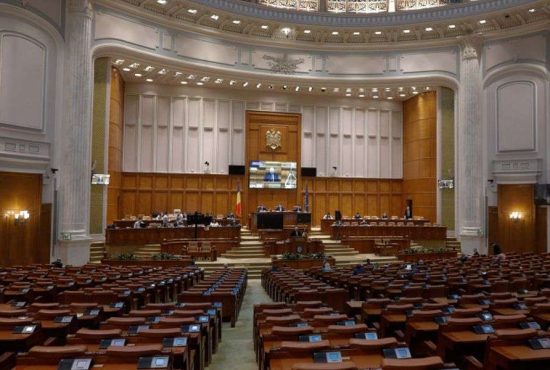 7 legi controversate, adoptate pe furiș de Sărbători