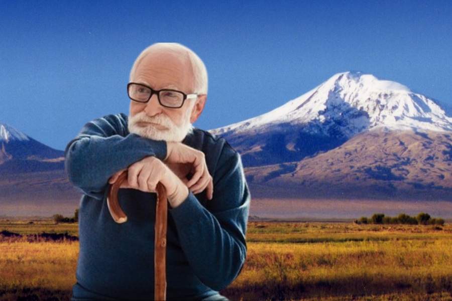 Un pensionar român a cucerit muntele Ararat cu trei pâini și un pet de Frutti Fresh