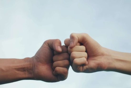 7 metode să identifici prietenii falși