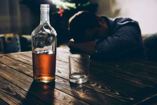 7 indicii că ai o problemă cu alcoolul