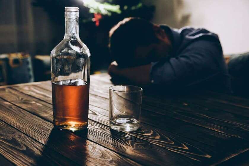 7 indicii că ai o problemă cu alcoolul