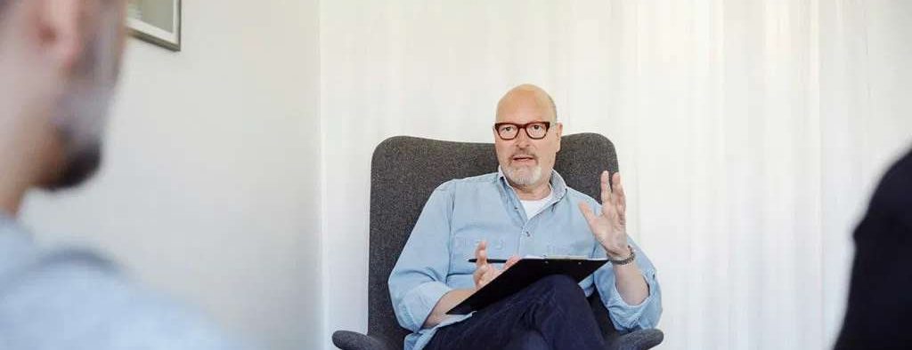 Un român merge de 3 ani la psiholog ca să-și explice de ce i-a plăcut Tudor Chirilă în tinerețe