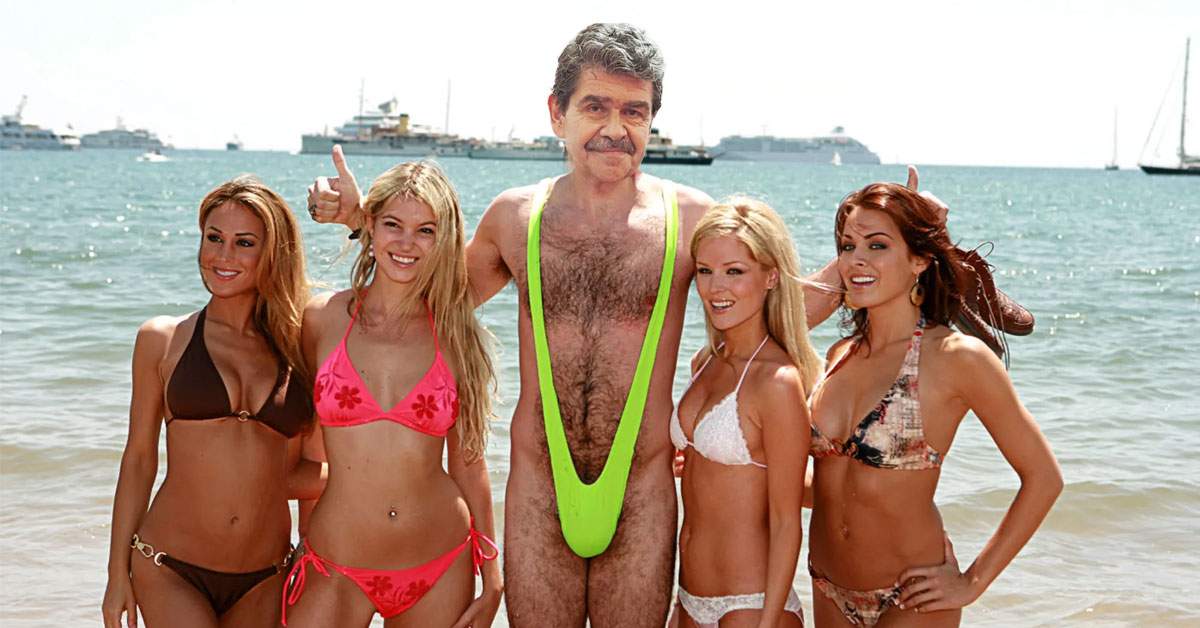 Radu Paraschivescu în slip, asaltat de toate femeile care-i citeau cărțile pe plajă în Vamă
