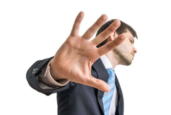 7 motive pentru care nu e bine să dai bani împrumut