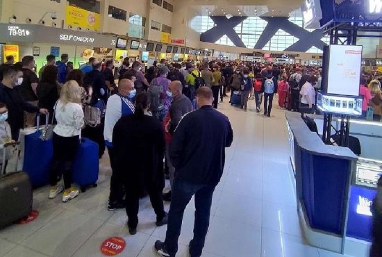 7 motive pentru care românii se îmbracă frumos când merg cu avionul