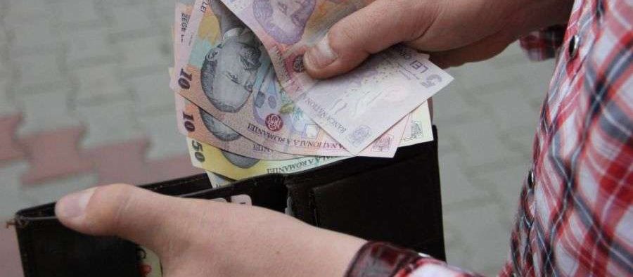 Mai e o zi până la salariu. Nu găsești un pet prin tomberoane și la Luca e coadă până la următorul Luca!