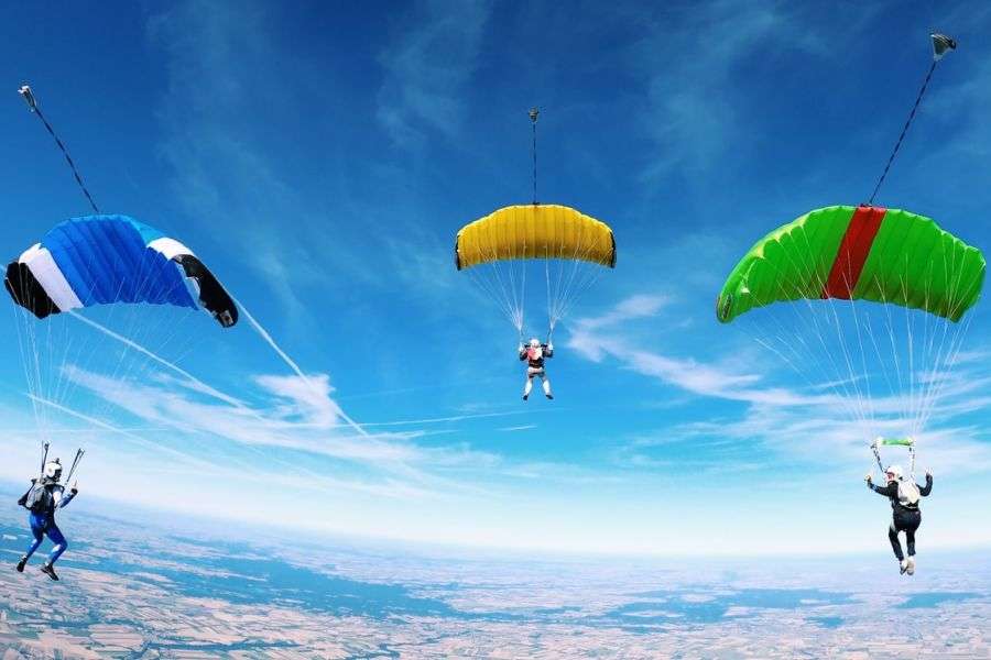 7 sfaturi utile dacă vrei să te apuci de parașutism