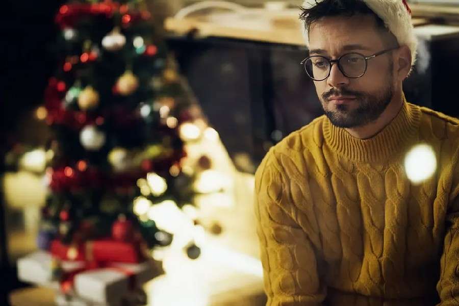 7 lucruri pe care le poți face dacă ești singur de Crăciun