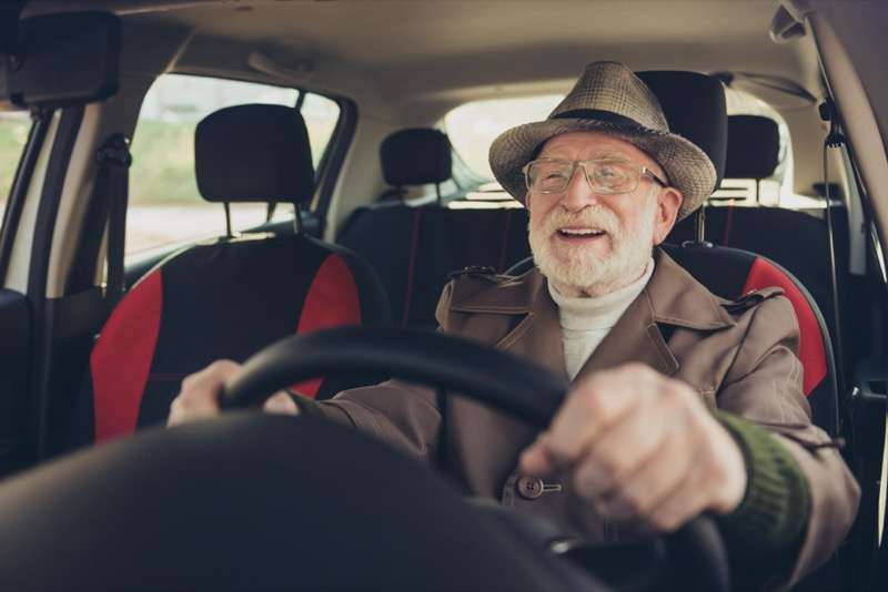7 condiții pentru șoferii de peste 70 ani ca să mai poată conduce mașini