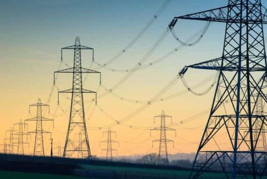 Fraieri. România exportă curent de 220 volți și importă de la străini curent de 110 volți