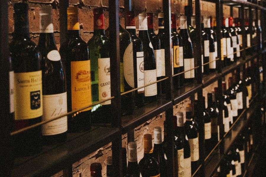 7 metode de desfăcut sticla de vin fără tirbușon