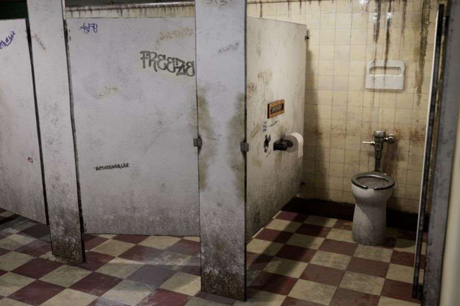 7 lucruri despre toaletele din baruri și cluburi