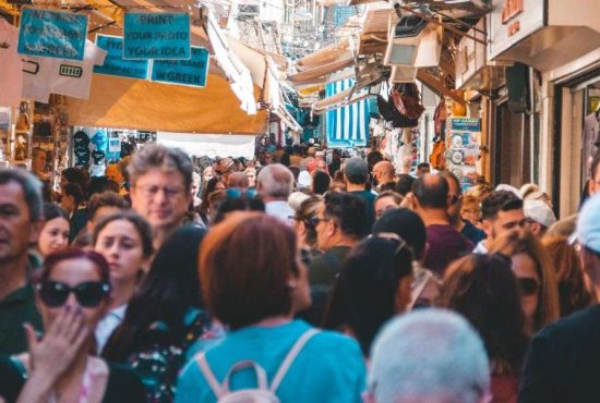 7 indicii să recunoști un român în Halkidiki