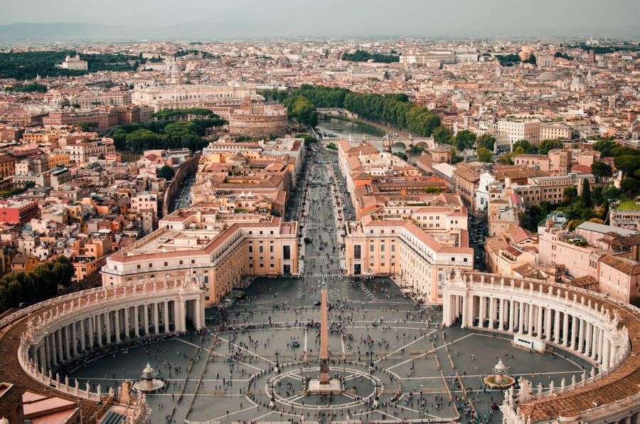 7 lucruri despre geaca de blugi a lui Iisus de la Vatican