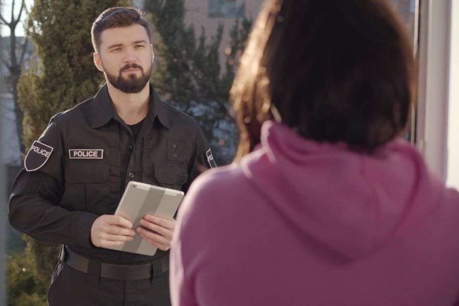 7 lucruri pe care ai vrea să le zică vecinii despre tine după ce ai săvârșit o crimă