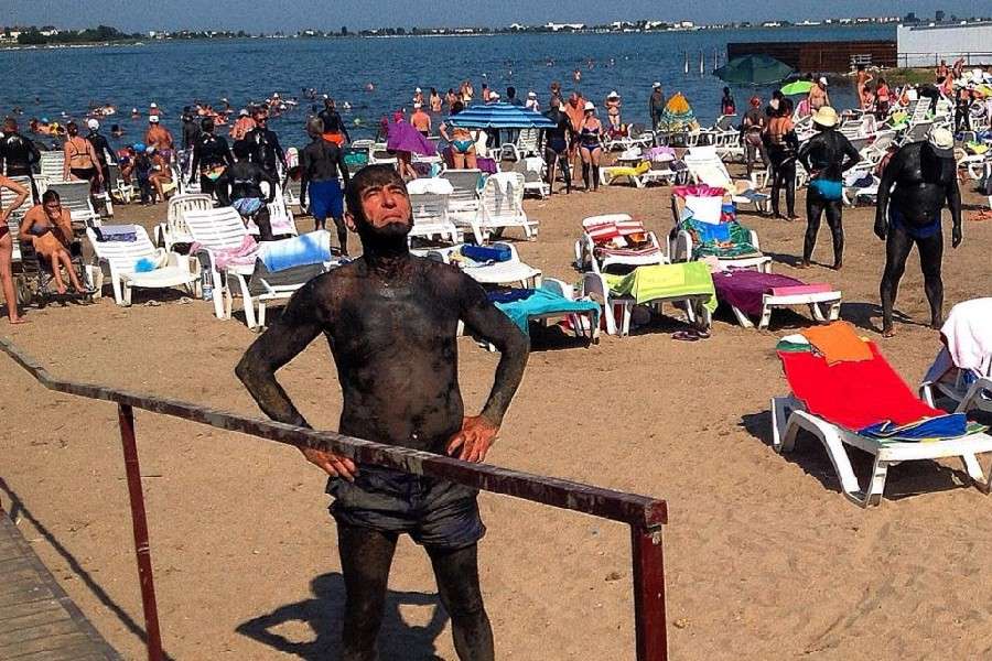 7 trucuri să fii mai ușor de observat pe plajă