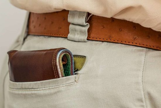 7 locuri ideale în care un bărbat poate să-și ascundă banii