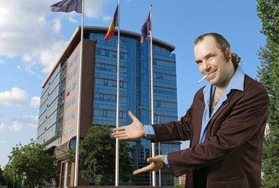 Profesorul Abuzel Rohipnoleanu de la SNSPA, acuzat că pipăie studente