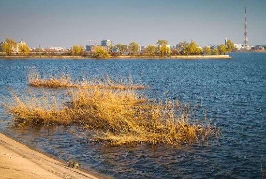 Risc de tsunami pe Lacul Morii după ce cineva a aruncat un bancomat în apă dintr-o căruţă