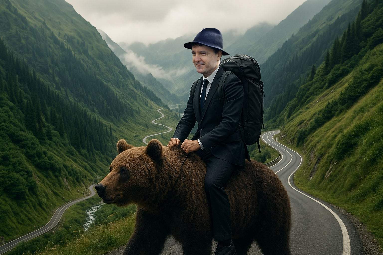 Omul extremelor! După imaginile cu el în pijamale, Nicușor a călărit un urs pe Transfăgărășan
