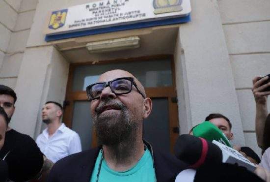 Piedone a venit singur la DNA și le-a dat amendă că nu aveau unghiile tăiate